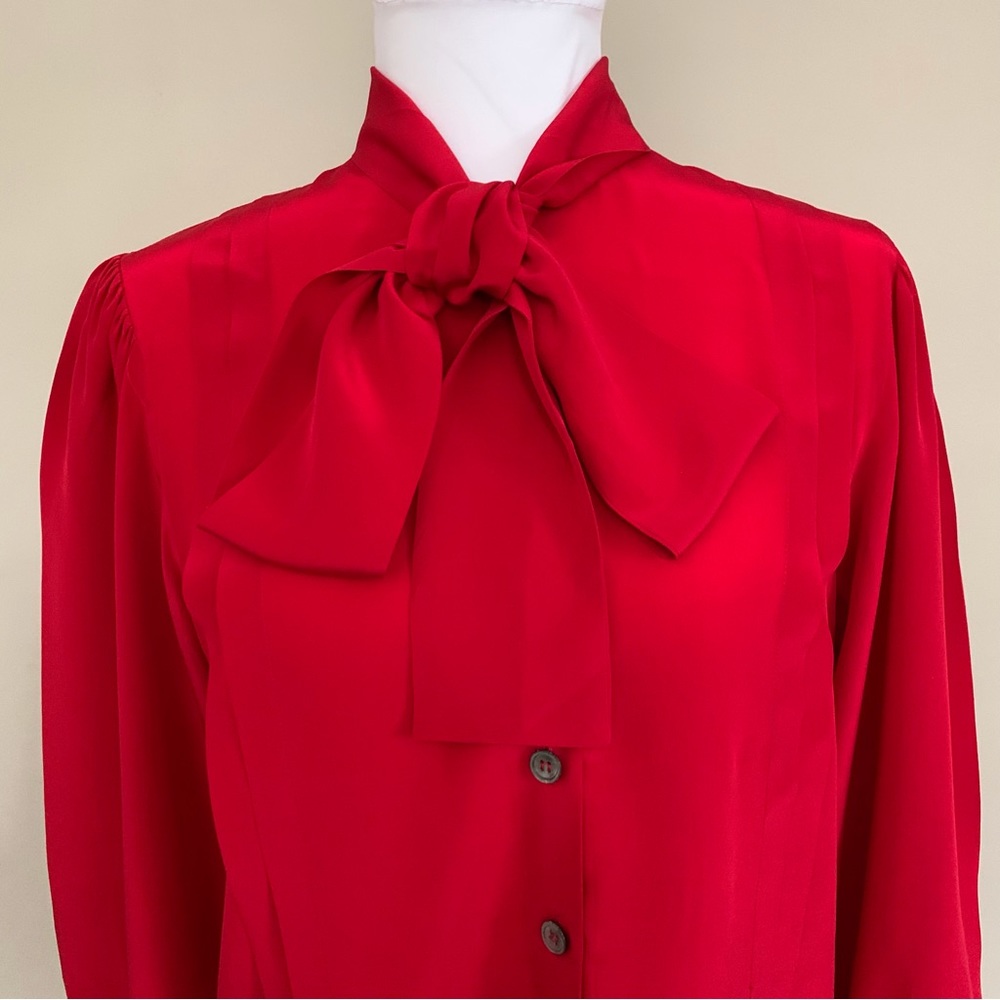 Exquisite  royal red Valerie Stevens 100% silk long sleeve blouse.  Size 4.